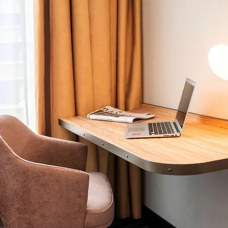 Mercure North Station 4*