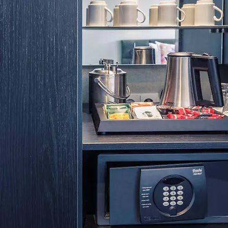 Mercure Sloterdijk Station Hotel 4*