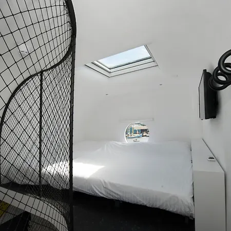Hotel Botel 3*
