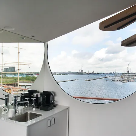 Hotel Botel 3*