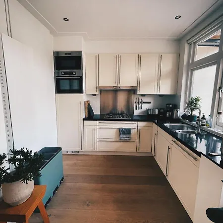 Spacious Designer Duplex Next To Park Appartement