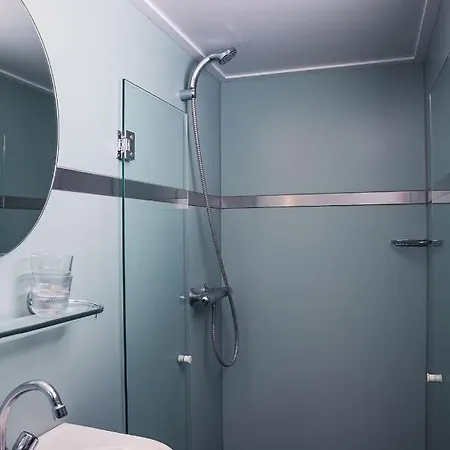 Ботель Unique Hotelboat Lena Maria Амстердам