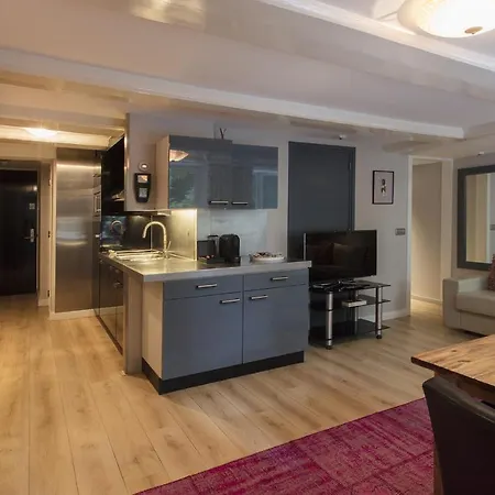 Dutch Masters Short Appartement *