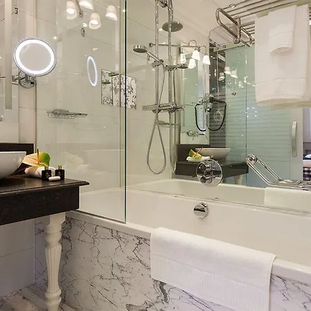 Canal Hotel 3*