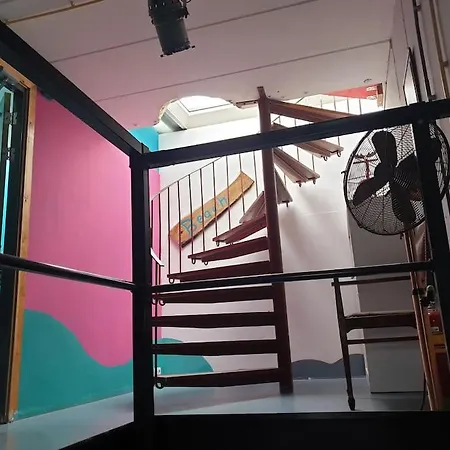 Warehouse In Spacious Industrial Workshop Appartement *