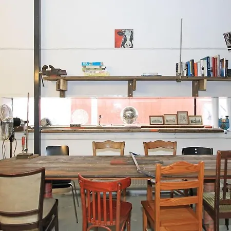 Warehouse In Spacious Industrial Workshop Appartement
