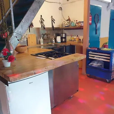 Warehouse In Spacious Industrial Workshop Appartement *