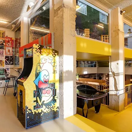 Хостел Clinknoord Hostel