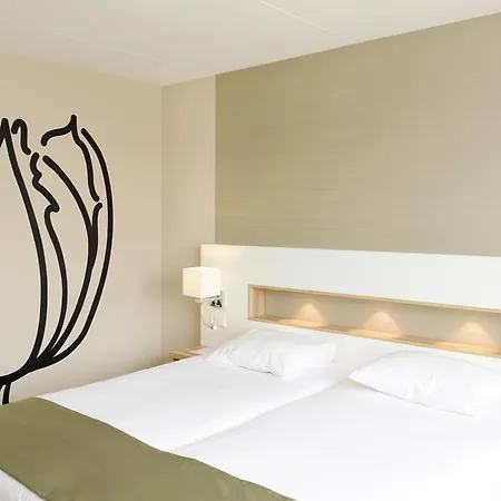Gr8 Riverside Hotel
