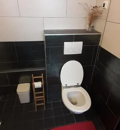 Charlotte, Not For Parties, Not A Hotel, With Shared Bathroom, No Kitchen アムステルダム