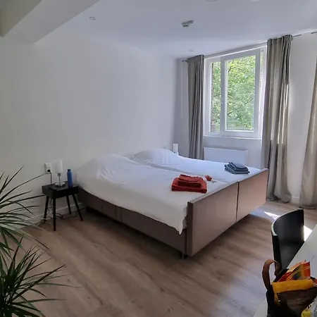 Hotel Tolstraat 75 - Senior Care Ámsterdam