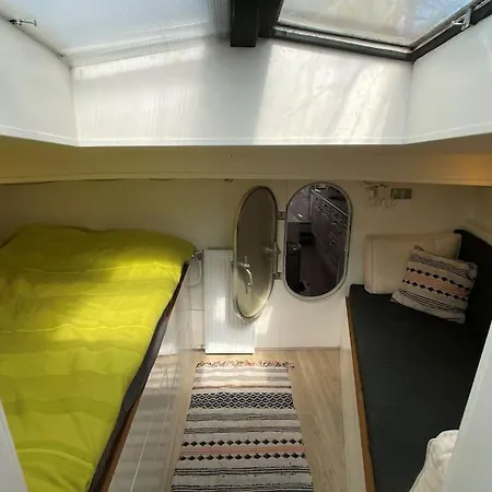Chalet Spacious Homely House Boat