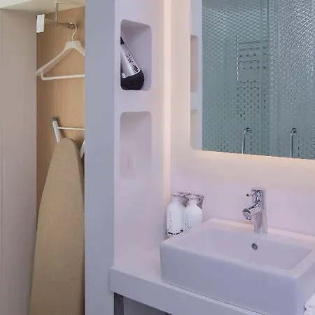 Yotel 4*