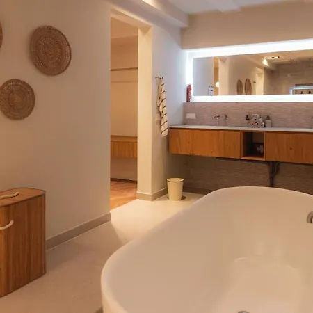 Newly Renovated Luxurious 200 Sqm Loft In Centre