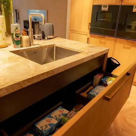 Newly Renovated Luxurious 200 Sqm Loft In Centre 公寓
