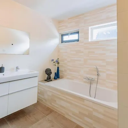Brand New Luxurious 6 Bedroom In Villa Ámsterdam