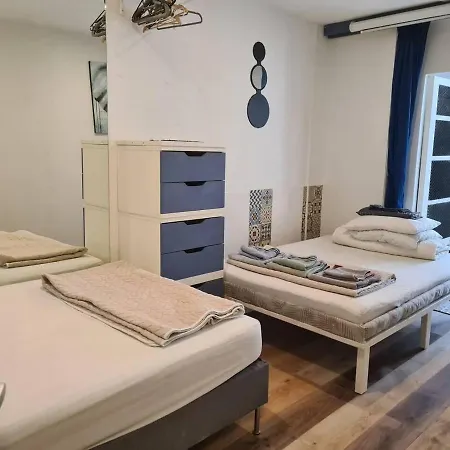 2 Double Bed In Sunny House In West Semesterbostad