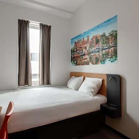 Easyhotel Arena Boulevard 2*