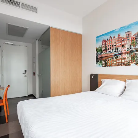Easyhotel Arena Boulevard 2*