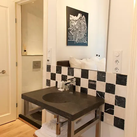 Rembrandt Square Center Hotel 3*