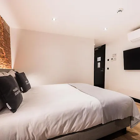 Отель Limehome Leidsekruisstraat *