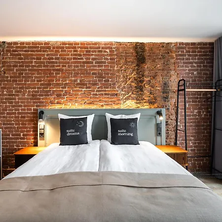 Limehome Leidsekruisstraat Отель *