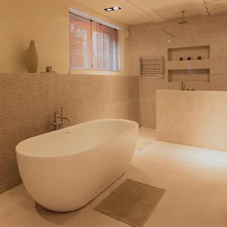 Newly Renovated Luxurious 200 Sqm Loft In Centre