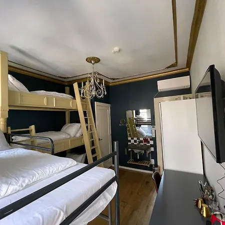 Rembrandt Square Center Hotel