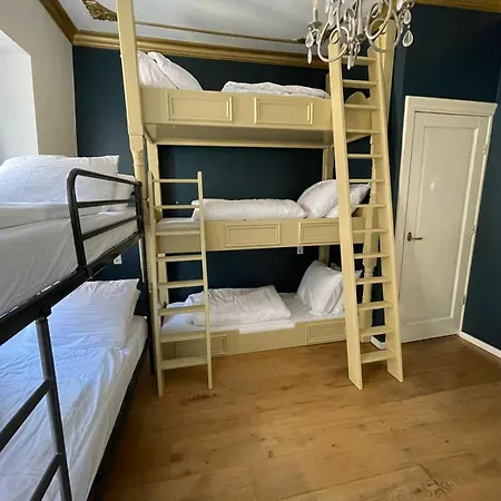 Rembrandt Square Center Hotel 3*