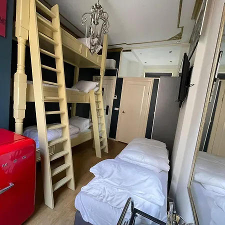 Rembrandt Square Center 3*
