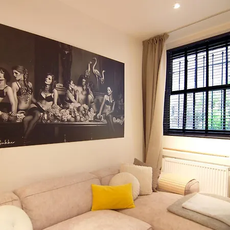Apartamento Stunning 2 Bedroom Apt. Heart Of The City!