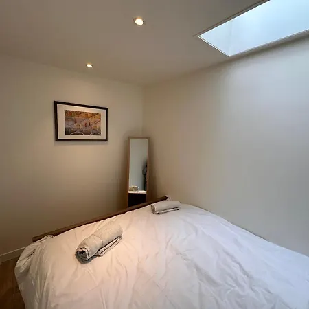 House With 2 Private Independent Studio's 120 M2 * 암스테르담