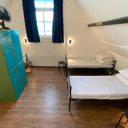Xplore Hostel *
