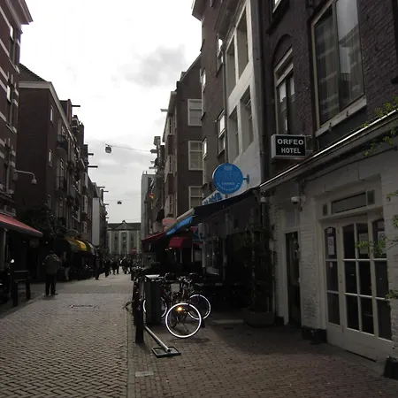 Hostal Uptown *