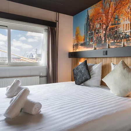 Botel Hotel 3*