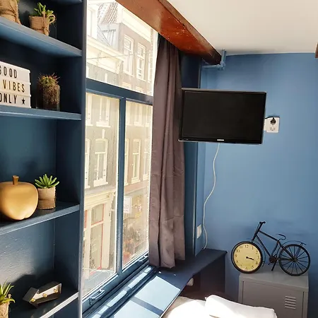 Urban Vibes Bed & Breakfast 2*