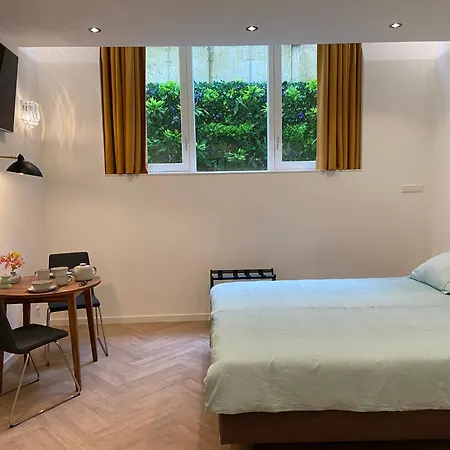 Bed & Breakfast Goodnight Lovely In Centre-private-quiet-luxurious
