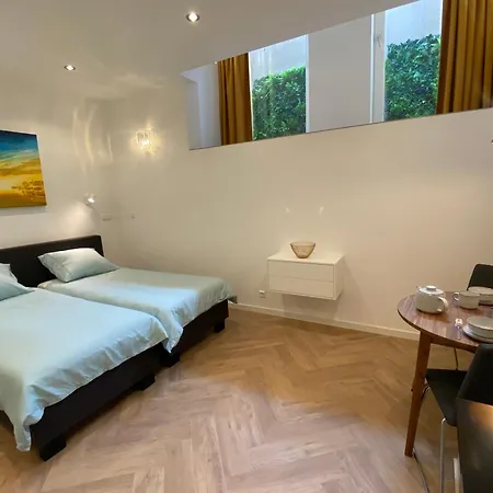 Bed & Breakfast Goodnight Lovely In Centre-private-quiet-luxurious