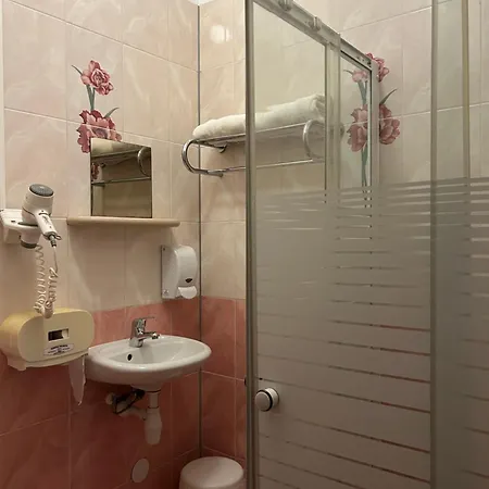 Isis Hotel 3*