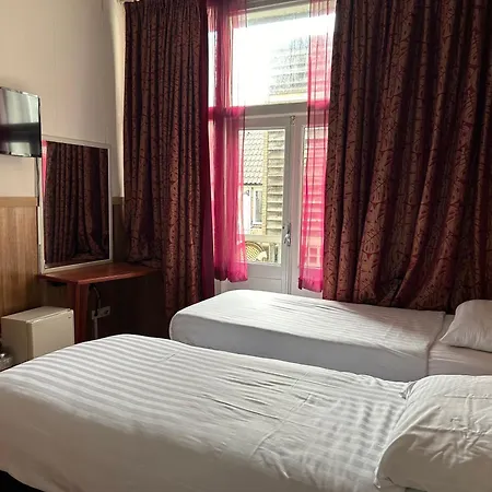 Isis Hotel