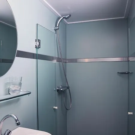 Ботель Unique Hotelboat Lena Maria Амстердам
