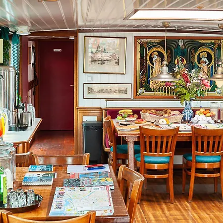 Hotelboat *