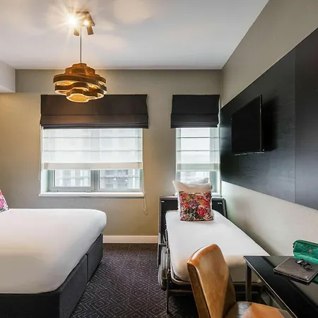 Hotel Mercure Sloterdijk Station 4*