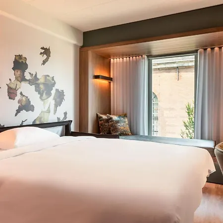 Renaissance Hotel 5*