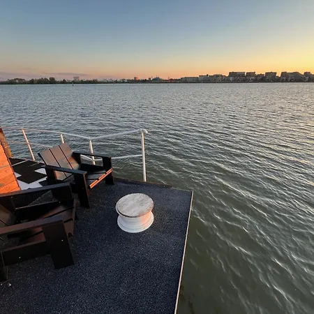 Couette-café Casey's View House Boat