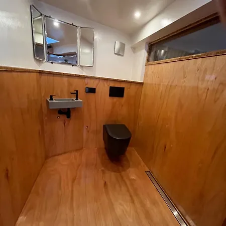 Casey's View House Boat Couette-café