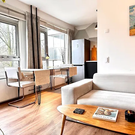 Διαμέρισμα Cozy Retreat With Park Views And Free Parking *