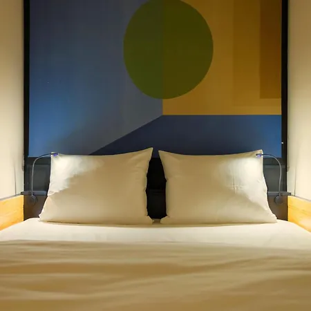Poppies Hotel