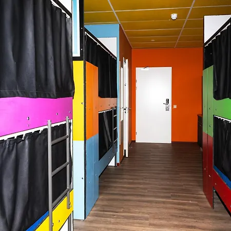 Teleport Hotel