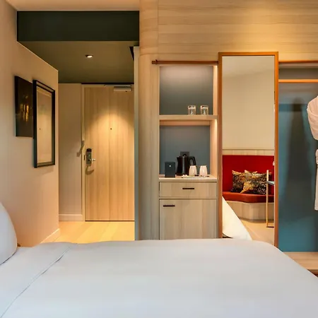 Renaissance Hotel 5*